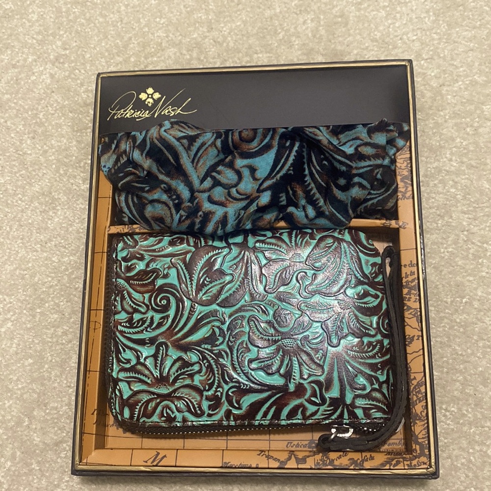 Patricia Nash Wristlet & Scarf Gift Set
